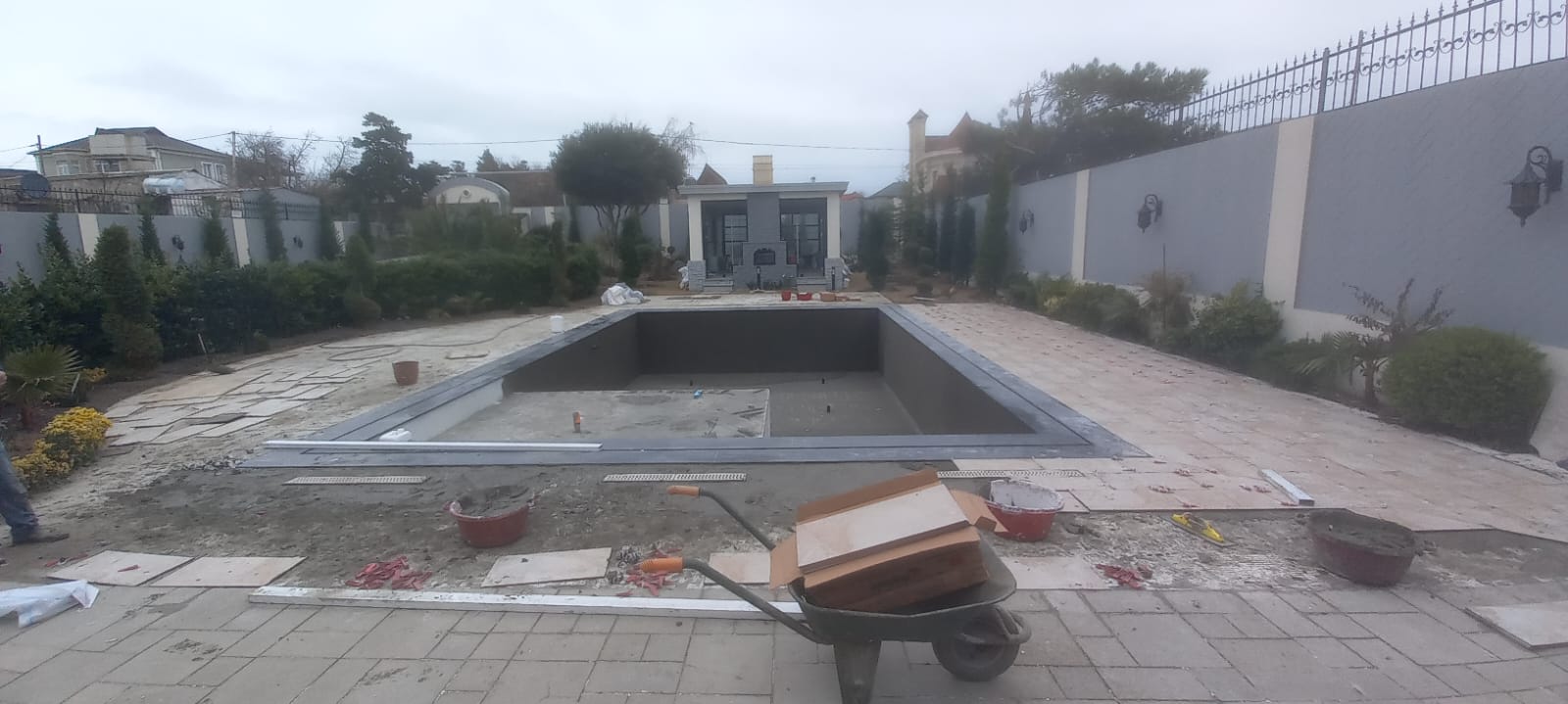 Hovuz tikintisində beton qaba