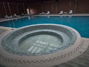 Müxtəlif formada hovuzlar